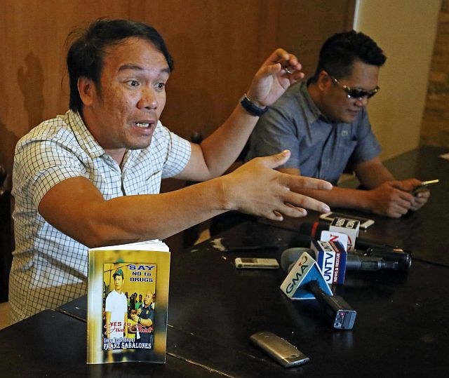  San Fernando Vice Mayor Fralz Sabalones said his brother Franz, a self-confessed drug lord, is no longer involved in the illegal drug trade since his surrender to the authorities. With him is lawyer Louie Arma (right). They launched a booklet authored by Franz, Say No to Drugs, Yes to Jesus Christ. (CDN PHOTO/LITO TECSON)