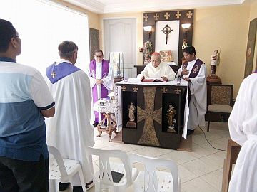 Former Cebu Archbishop Ricardo Cardinal Vidal celebrates Mass to mark his 61st anniversary as a priest at a chapel in his house at Barangay Banilad in Cebu City. CDN PHOTO/Fe Marie Dumaboc
