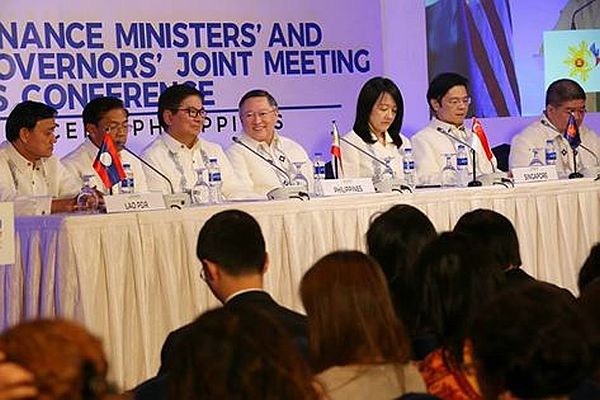 Asean finance ministers and central bank governors hold a press conference on Friday to close their series of Asean Summit meetings in Cebu from April 3–7, 2017.  CDN PHOTO/JUNJIE MENDOZA