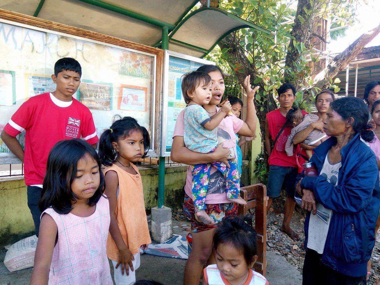 Some residents opt to remain in the evacuation center in public schools like Nabuad Elementary School while waiting for the end of the fighting between suspected members of Abu Sayyaf and government troopers in nearby Barangay Napo, INabanga town, Bohol. (INQUIRER PHOTO/LEO UDTOHAN)