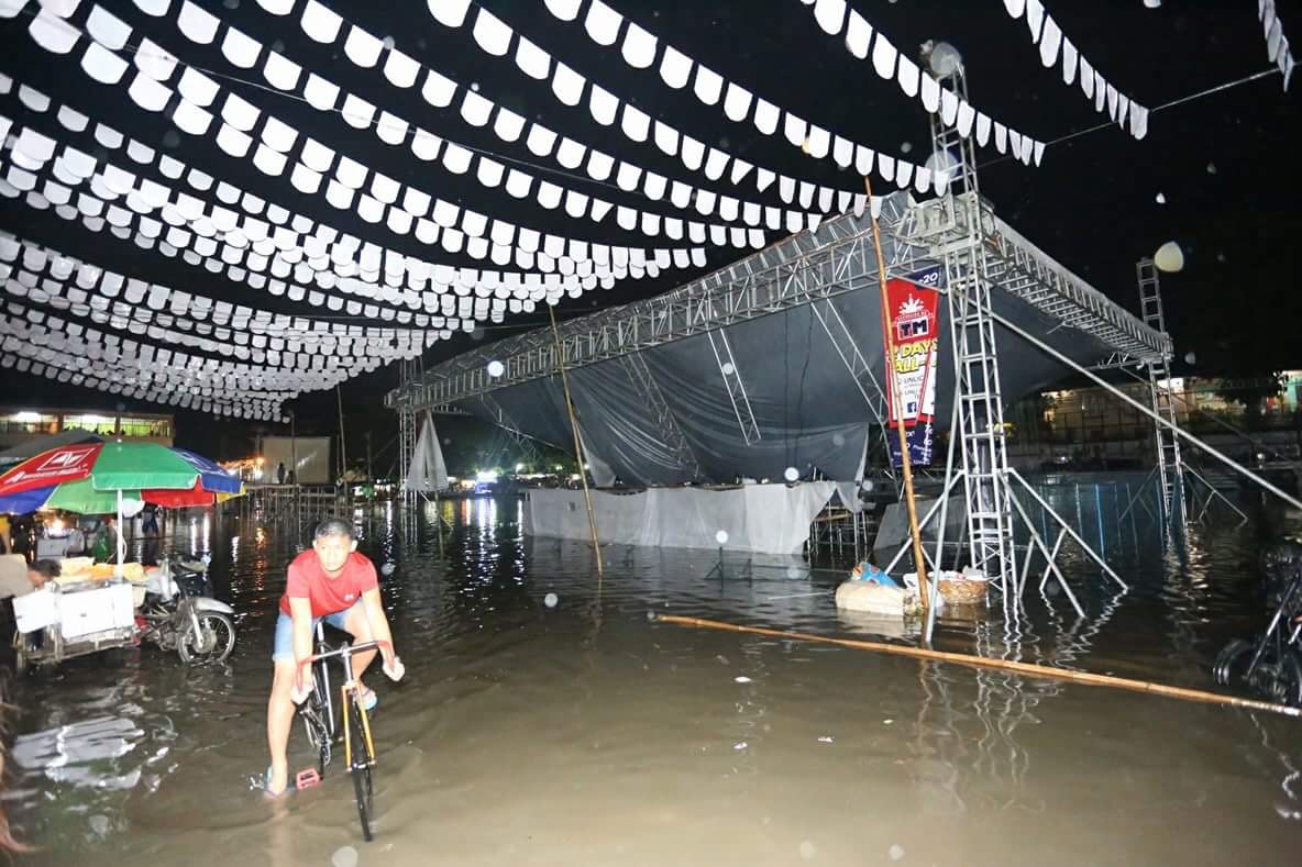 The stage for the Sugat earlier collapsed due to heavy rains, injuring 9 persons (CDN PHOTO/ JUNJIE MENDOZA)