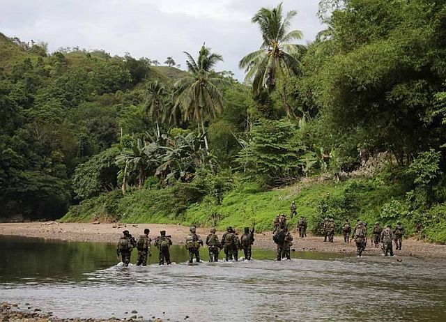 Army soldiers cross the Inabanga River in Barangay Napo, Inabanga, Bohol as they search for the remaining Abu Sayyaf elements who escaped the government dragnet. (CDN PHOTO/TONEE DESPOJO)