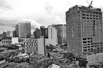 INFRASTRUCTURES BOOM. Cebu is seeing a tremendous private sector-led infrastructure growth, as seen by these new high-rise buildings being constructed in Cebu City in this photo taken on November 18, 2016. The Duterte administrations now aims to also engage in massive government infrastructure projects. CDN FILE  PHOTO