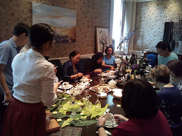Cebu’s Chocolate Queen and Inquirer brand ambassador   Raquel Toquero Choa serves the spouses of Asean (Association of Southeast Asian Nations) delegates with sikwate (native chocolate drink), truffle with ganache and other tablea-based chocolates.   PHOTO BY CRIS EVERT LATO-RUFFOLO