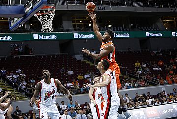 Meralco import Alex Stepheson shoots over Alaska center Sonny Thoss in their PBA Commissioner’s Cup game last night at the Mall of Asia Arena. PBA.PH