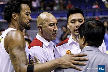 Former player Nic Belasco (second from left), now an assistant for Phoenix Petroleum, is confronted by PBA commissioner Chito Narvasa (right most, back to the camera) after the post-game scuffle with Rain or Shine import Shawn Taggart (not in photo). inquirer