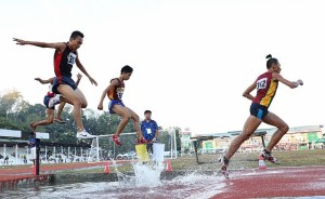 German Dave Marcelo (right) of Davao Region leads the pack in the secondary boys steeple chase event in the 2017 Palarong Pambansa in Antique. Marcelo captured the gold medal.  (CDN PHOTO/TONEE DESPOJO)