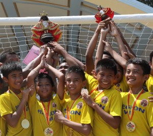 Central Visayas’ elementary football players hoist their Sto. Niños in celebration of their win over Western Visayas in the final.  (CDN PHOTO/TONEE DESPOJO)