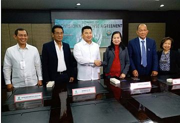Pagcor Chairman and CEO Andrea  Domingo and Udenna President and CEO Dennis A. Uy (center) signed a provisional license agreement on May 3 for the development of the Lapu-Lapu Leisure Mactan integrated resort and casino. Also in the picture are Udenna Director of Special Projects Raymundo Martin Escalona; Pagcor Director Reynaldo Concordia and Pagcor President and COO Alfredo Lim.  (from left to right)