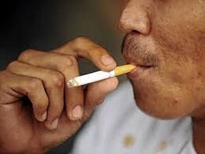 The 2015 Global Youth Tobacco Survey (GYTS) released on Friday by the Department of Health’s Epidemiology Bureau shows an increase in the number of young smokers. /Inquirer file photo