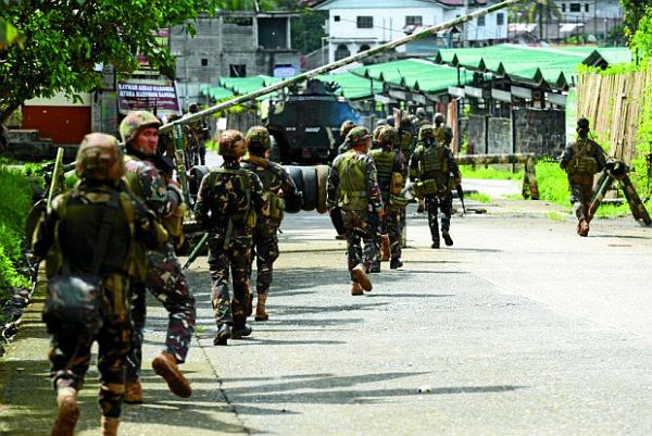 Soldiers are seen on the streets of Marawi City at the height of ground and air assaults on Wednesday against members of ISIS-inspired militants. /Inquirer Mindanao 