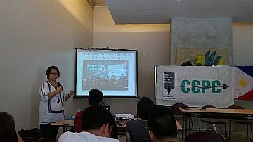 Mildred Galarpe, Online Sales Head of Sunstar Publishing, discusses concerns on fake news during the Cebu Citizens-Press Council meeting held at the Marcelo Fernan Press Center. (CDN PHOTO/ Doris Bongcac)