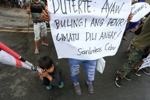 members of Sanlakas, together with their children, stage a protest rally in Colon Street against the appointment of Cimatu as the new DENR secretary. CDN PHOTO/JUNJIE MENDOZA