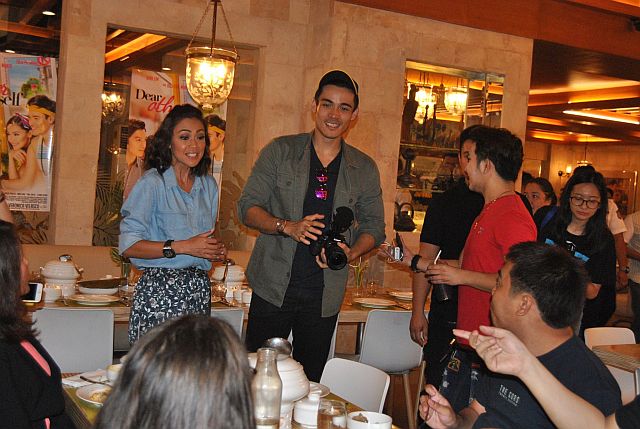 Jodi and Xian meet the Cebu entertainment press.