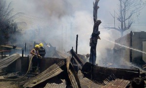 At least 30 houses were damaged by fire that hit this densely populated area in Sitio Caimitohan Sudtunggan in Barangay Basak, Lapu-Lapu City past 11:00 a.m. on Monday. (CDN PHOTO/NORMAN MENDOZA)