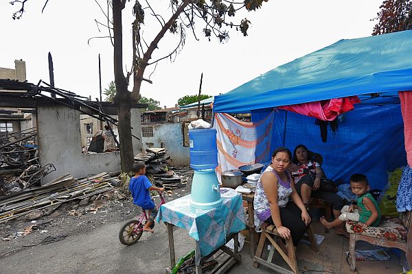 Like the fire victims in Lapu-Lapu City who are also anxious if they will be allowed back to the lot where they had lived for years to rebuild their houses, the people displaced in the Sitio Kamangahan, Barangay Labangon, Cebu City fire are also awaiting the decision of the owner of the lot on whether to allow them to rebuild their houses there. CDN PHOTO/JUNJIE MENDOZA