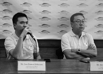 Jose Franco Soberano, chief operating officer of Cebu Landmasters Inc., and Jose Soberano III, chairman and CEO of the company, discuss the Casa Mira South project during the Naga project’s launch. CDN PHOTO/CHRISTIAN MANINGO 