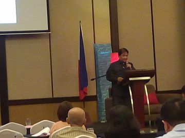  Dr. Cielito Habito addresses local banking stakeholders at a conference on competitiveness hosted by the Bangko Sentral ng Piilipinas. CDN PHOTO/VICTOR SILVA