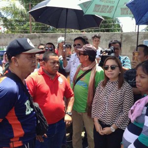 Mayor Mary Therese Sitoy-Cho visit the fire victims at Barangay Catarman and have requested the police and traffic enforcers to apprehend retailers and those transporting refilled butane canisters. (CDNPHOTO/NORMAN V. MENDOZA)