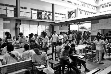 Students in college fill up enrollment forms and wait for their turn to enroll in a Cebu university. CDN FILE PHOTO