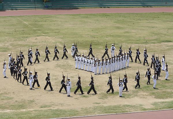The Philippine Military Academy’s Mabalasik Class of 2019 performs some parade maneuvers, including  one that forms the shape of a heart,  during a visit to Cebu City on May 20, 2017.  CDN Photos/Christian Maningo