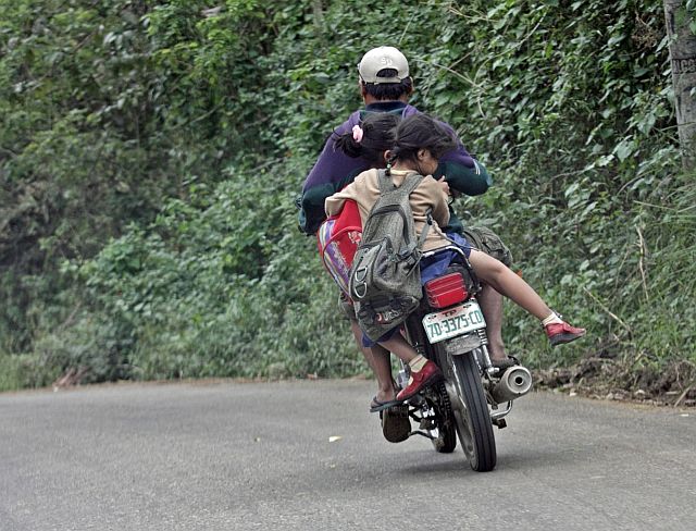 A Cebu City government official is suggesting allotting a period of time allowing parents or those fetching their children using motorcycles to and from schools, a suggestion presented especially with the implementation of the Children’s Safety on Motorcycle Act, which bans children from riding  motorcycles. CDN FILE PHOTO