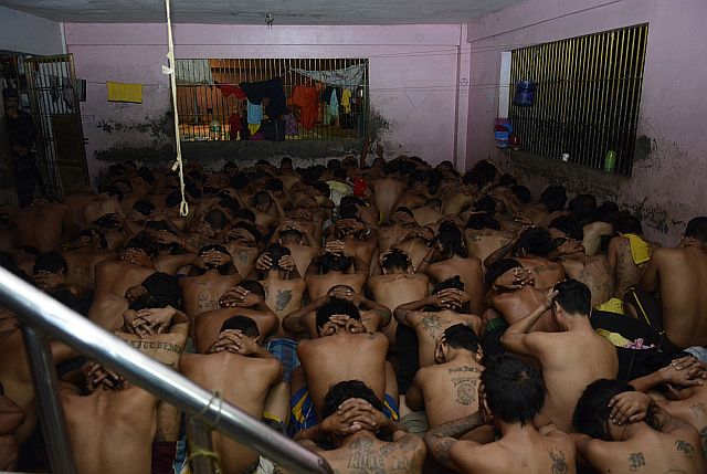 Inmates hold noise barrage inside Manila jail | ABS-CBN News