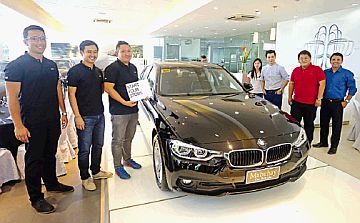 BMW Cebu’s Jacques Estola, Toni-Pet Torralba, Cyrus Zoleta and Stephanie Dawn with Gateway Motors Group EVP Michael Goho and Mabuhay Car Rentals’ Ryan Tan and Ryan Perez.  CDN PHOTO/LITO TECSON