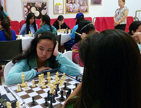 Cebu's Regina Catherine Quiñanola awaits her opponent's move in the 11th round of the ongoing NAGCC Grand Finals at the Robinsons Galleria Cebu.  cdn photo/GLENDALE G. ROSAL