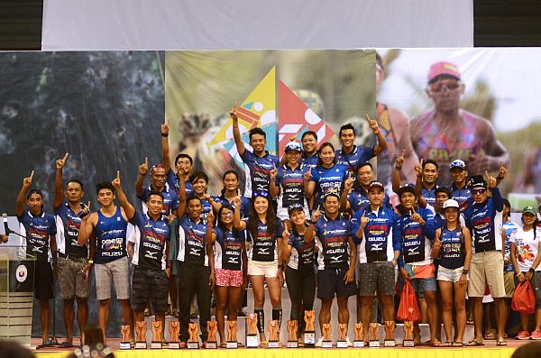 EASY WIN. Members of Cebu's Rider Omega Pro Tri Team flash the No. 1 sign after emerging the top team winning seven of 15 titles in last Sunday's Dipolog 104 Triathlon.  /CONTRIBUTED PHOTO