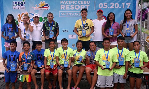 Jose Antonio Aboitiz (3rd from right standing) poses with the winners of the 10th Olango Challenge at the Pacific Cebu Resort.  (CDN PHOTO/LITO TECSON)
