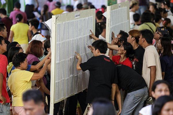 Online precinct finder: A guide. In photo are voters looking for the precinct number in this Inquirer file photo.