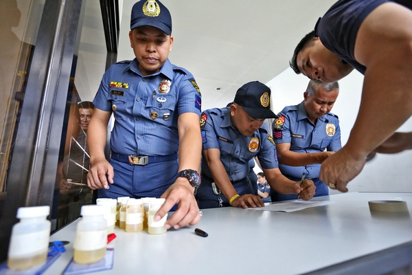 92 Cops Undergo Random Drug Test | Cebu Daily News