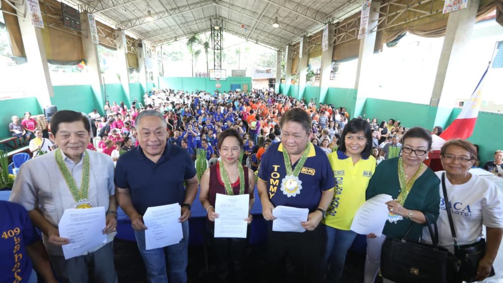 Residents of five sitios in Barangay Apas get early Christmas gift ...