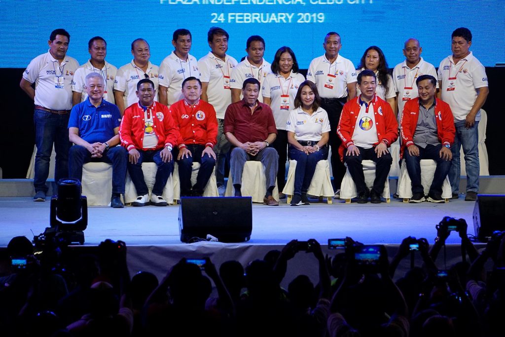 Gwen thanks, defends President Duterte on 'doing the best he can'. In photo is President Rodrigo Duterte (front row 4th from left) posing with then-Representative and now Cebu Gov. Gwen Garcia (5th from left) in this 2019 photo | CDN Digital File Photo 2019