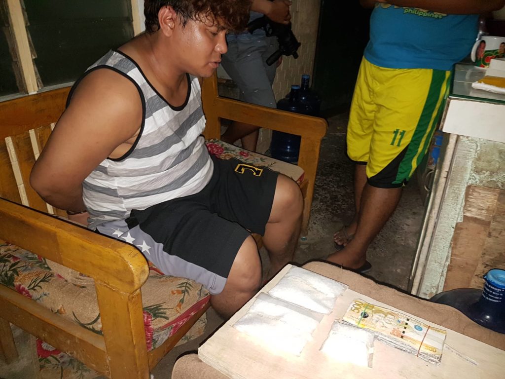 Jerimel Dela Torre, 26, an alleged member of a bigtime drug group operating in Central Visayas, is presented along with the P1.7 million worth of shabu seized from his possession in a drug bust staged by Drug Enforcement Group (DEG)-Visayas (Special Operations Unit -5) and the Mambaling Police Precinct in Barangay Duljo Fatima, Cebu City on March 9, 2019. |CDND Photo/Benjie Talisic