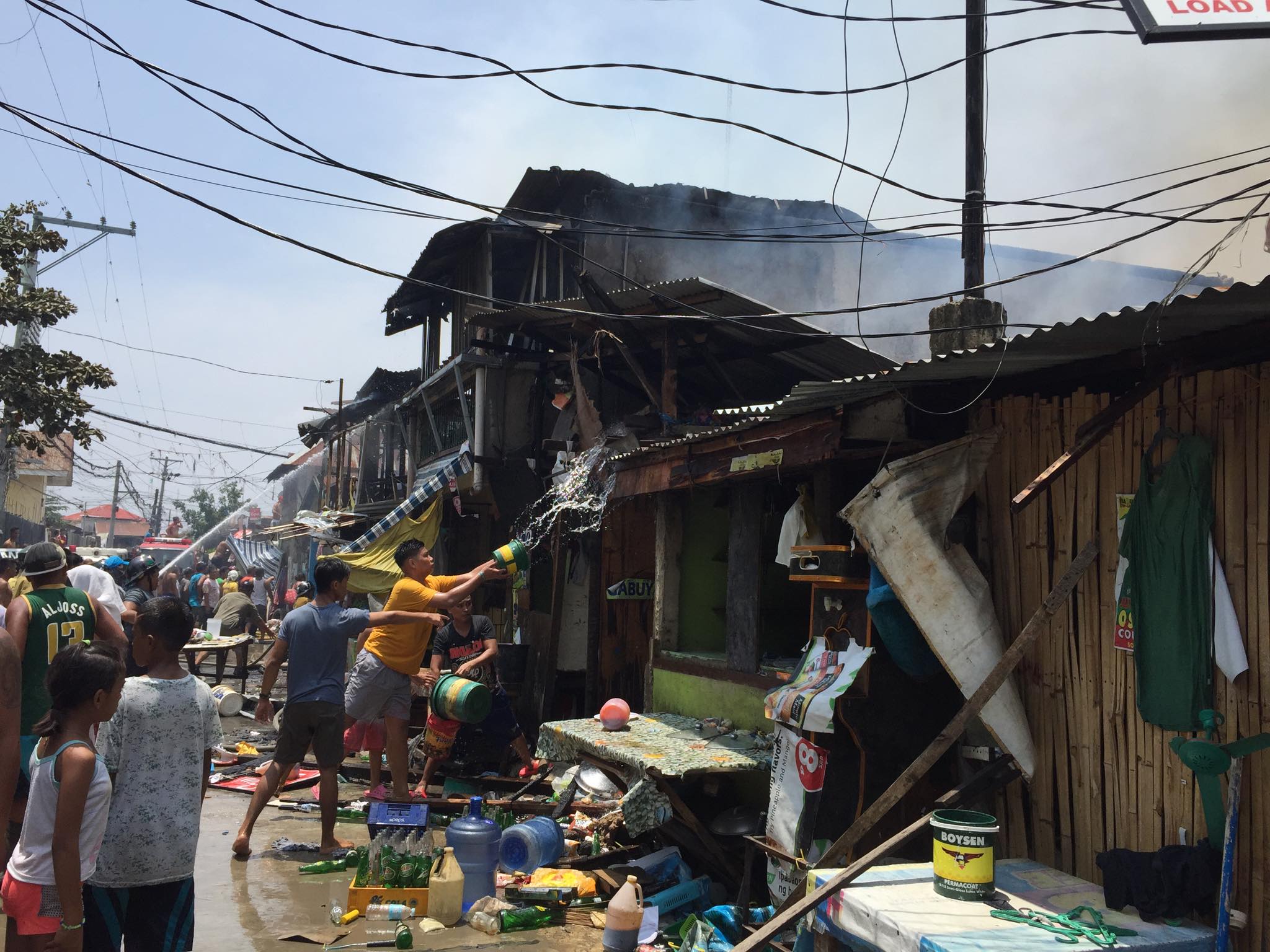 Scenes from the fire in Alaska Barangay Mambaling, Cebu City | Cebu ...