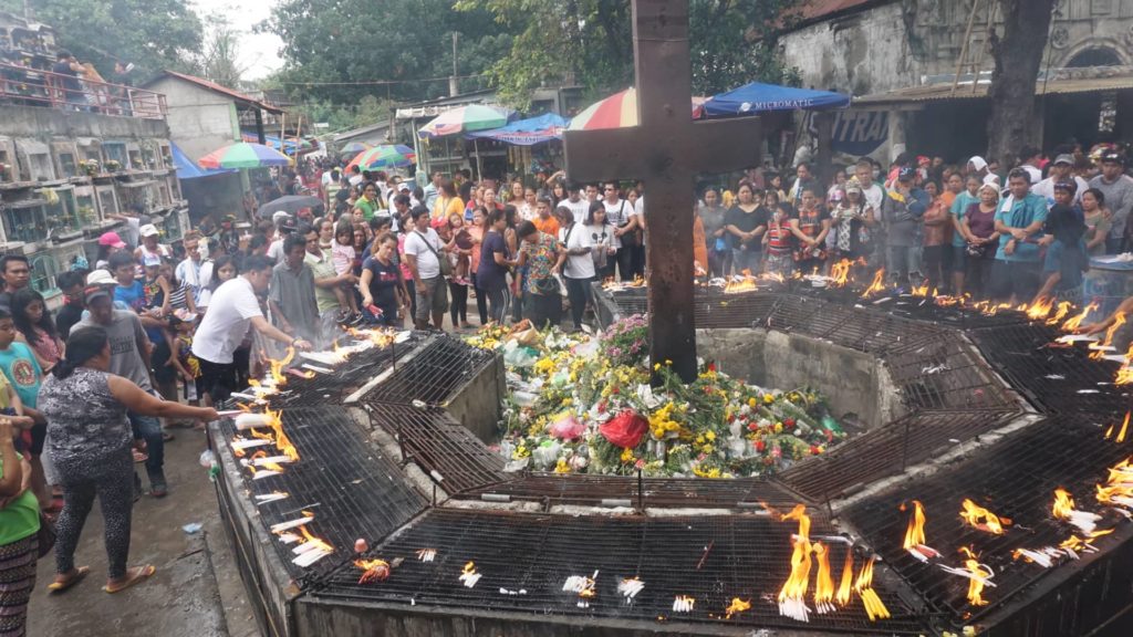 Kalag-Kalag, All Saints’ Day, All Souls’ Day: Why we celebrate this season, In photo are lighting candles at the Big Cross inside the Calamba cemetery on November 1, 2019 as a way to remember their loved ones.