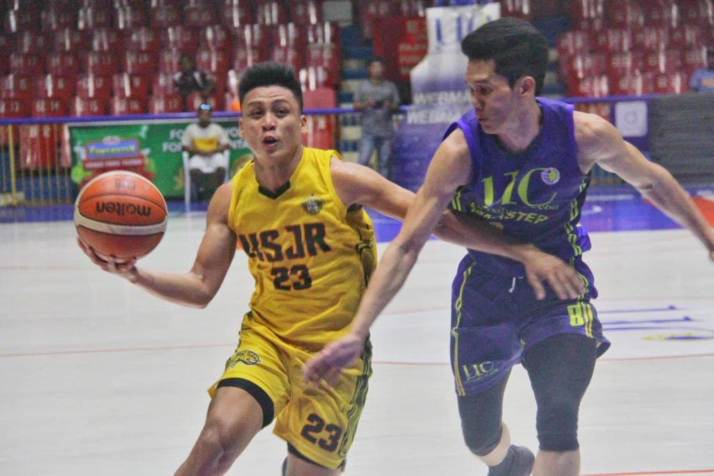 Cesafi or Cebu Schools Athletic Foundation Inc. plans to hold face-to-face events like basketball in 2022. In photo is one of the Cesafi basketball games held before the pandemic struck. | CDN Digital file photo