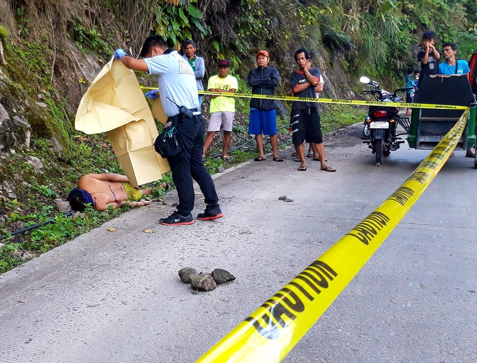 The body of a still unidentified man was found dumped along the road in Campo 5 in the mountain barangay of Manipis in Talisay City early on Sunday morning, February 23, 2020.