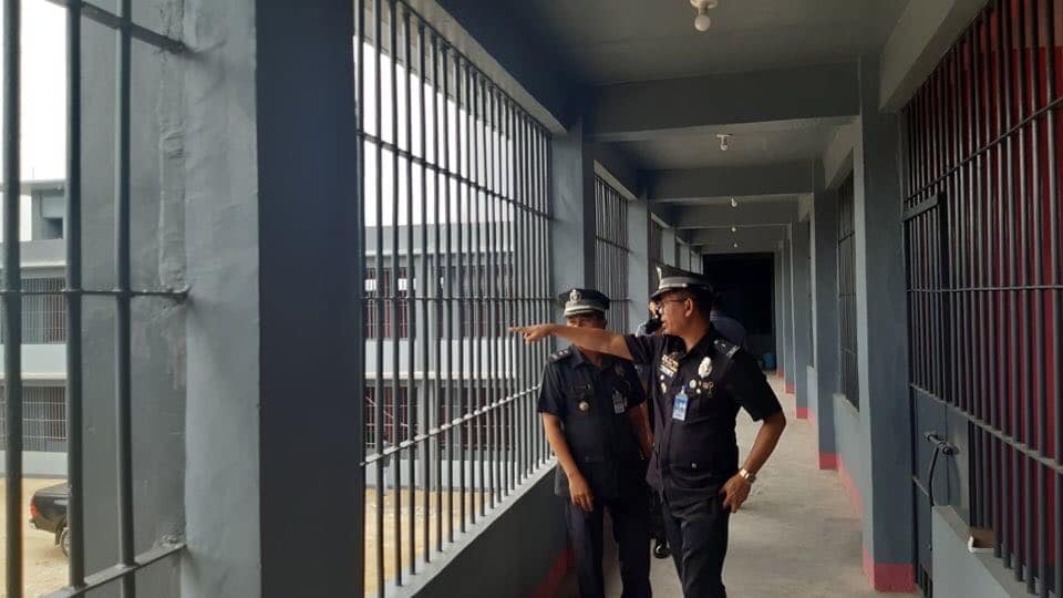 A police official inspects the Cebu City Jail in this February 26, 2020 photo. Today, 23 new cases of COVID-19 have been recorded at the jail.| Contributed photo
