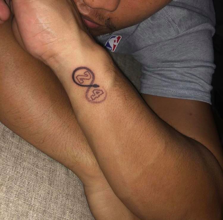 LeBron James unveils tribute tattoo to Kobe Bryant
