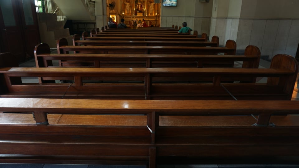 Chairs and pews in the Cebu Metropolitan Cathedral are tied up with black straw for social distancing between churchgoers during masses. | CDN Digital Gerard Vincent Francisco