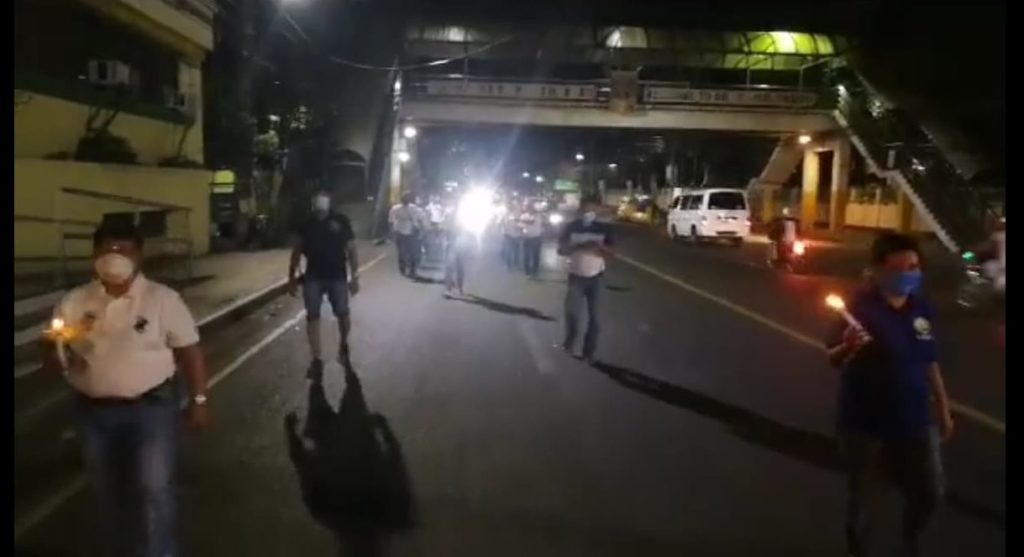 A screenshot of a viral video of a procession in Cebu City on March 20, 2020 despite the suspension of such religious activities by the Archdiocese of Cebu.