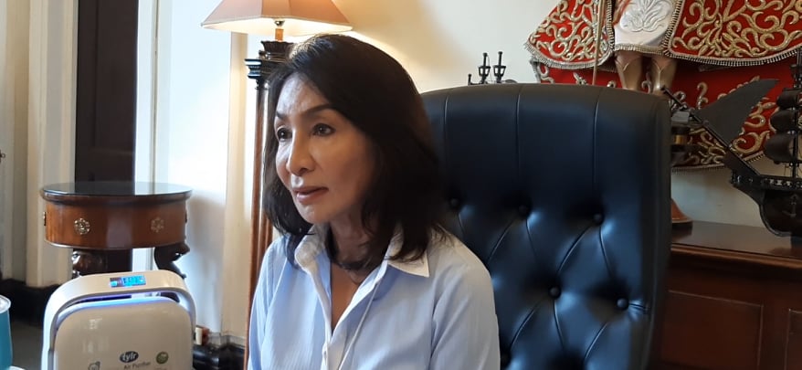 Cebu Governor Gwendolyn Garcia warns resorts, hotels about the consequences of defying the order to suspend all gatherings amid the coronavirus threat. Garcia answers questions during an interview on early March. | Gerard Francisco