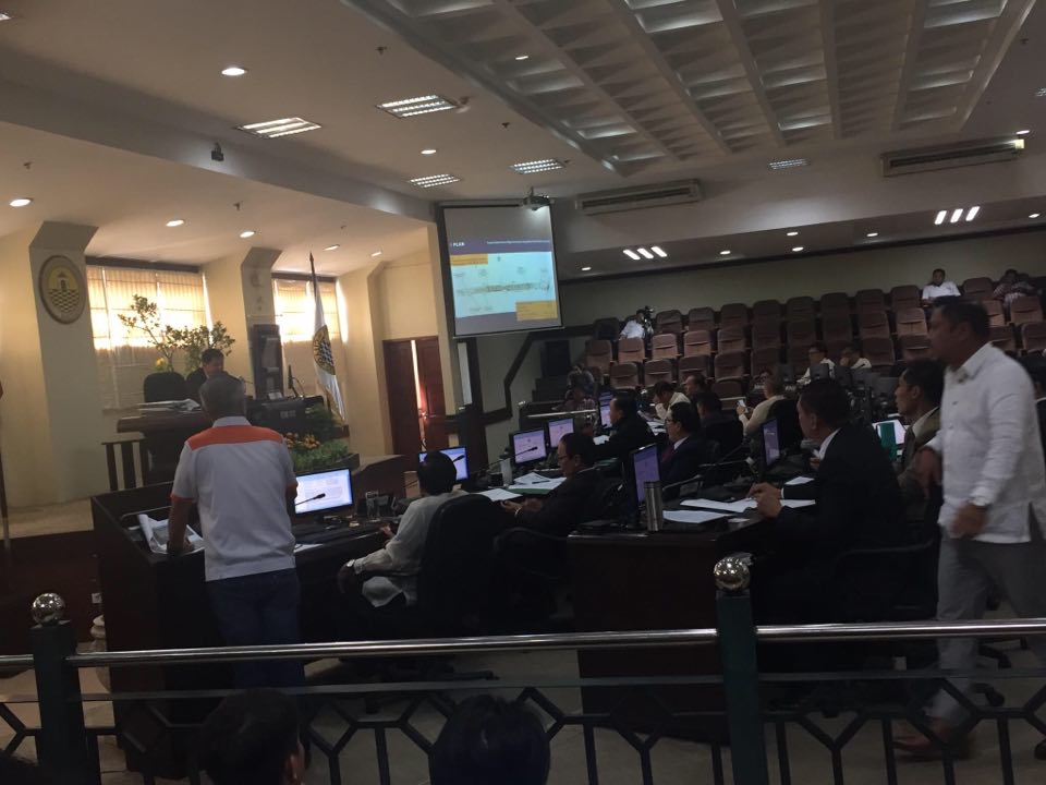 On Wednesday, the Cebu City Council will hold their sessions online where they will be at their respective offices instead of being at the City Council session hall at the City Hall and will speak on screens through an online platform.