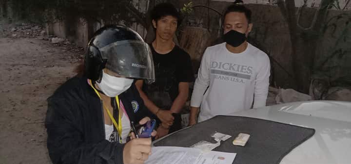 Raymund Labra and Raymund Rellermo, both of Capitol Site, Cebu City are caught with 45 grams of suspected shabu during a buy-bust operation in Sitio Mahayahay in Barangay Tipolo, Mandaue City on April 7. | Norman Mendoza