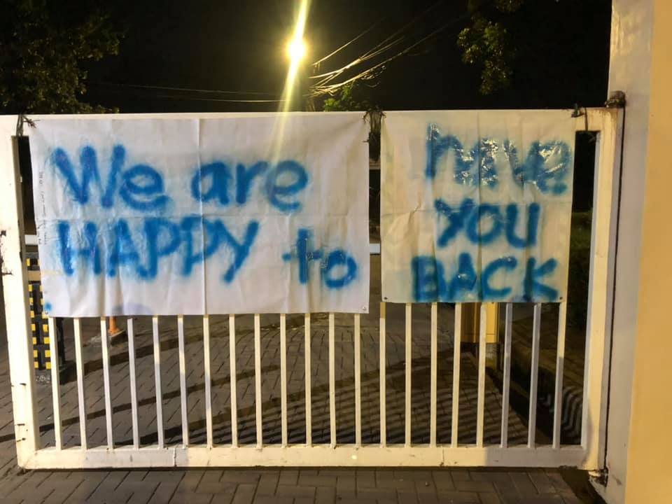 A welcome home sign is posted at a gate of the subdivision to welcome the COVID-19 patient of Lapu-Lapu City that has recovered from the disease. | Nagiel Bañacia FB