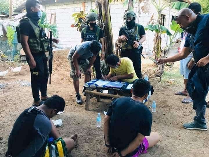 LOOK: Police in Central Visayas confiscated P1.53 million worth of shabu from two suspects in Calape, Bohol on Wednesday afternoon, April 16, 2020. | via Paul Lauro