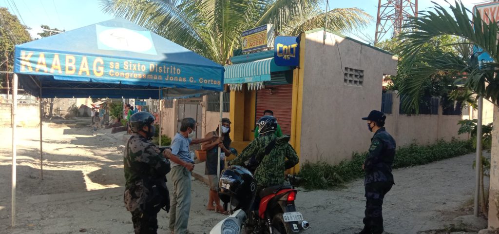 Mandaue authorities cordon or lockdown Sitio Mangga of Barangay Casuntingan.